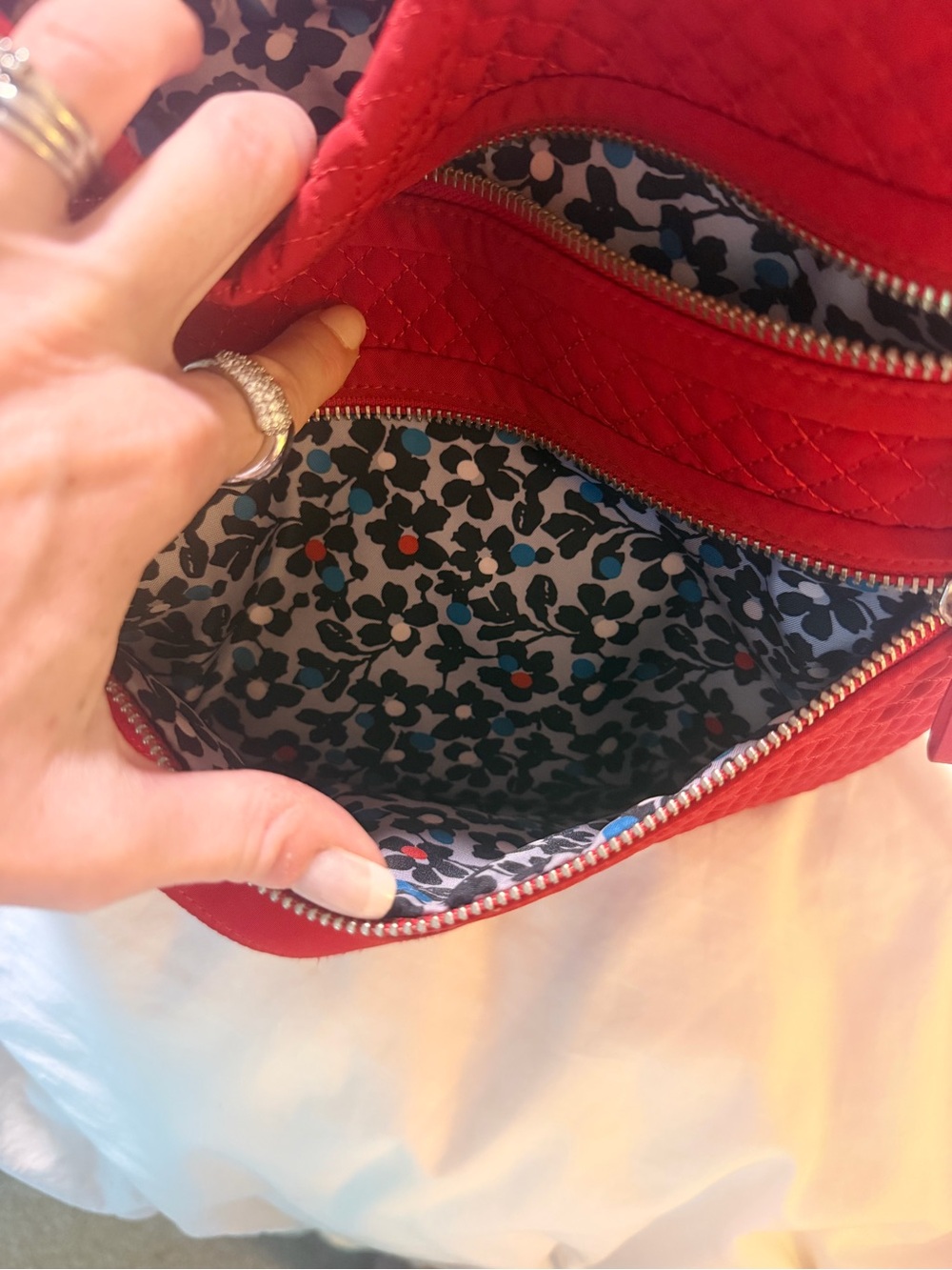 Vera Bradley Quilted Red Crossbody with Iconic Triple Zip Hipster, New With Tag - Picture 8 of 9
